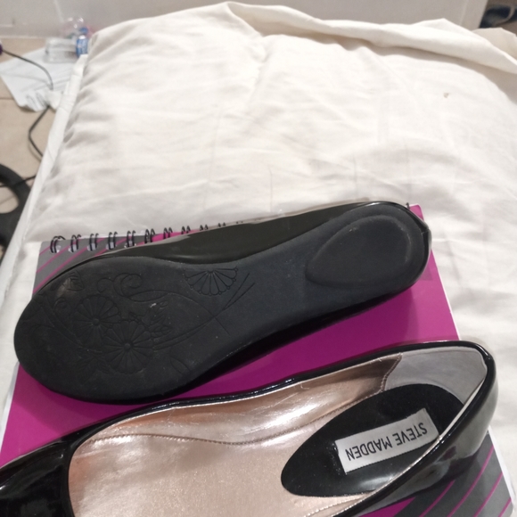 Shoes - Picture 4 of 5